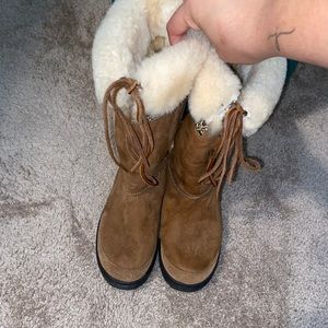 Short Chesnut Uggs